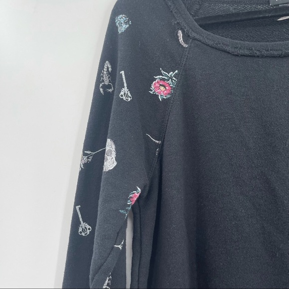 TORRID MULTI SKULL KEY PRINT SLEEVE SWEATSHIRT - Picture 4 of 9